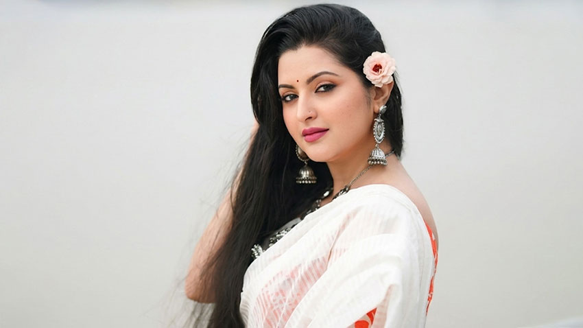 সাকিব আল হাসানকে ছাড়িয়ে শীর্ষে পরীমনি